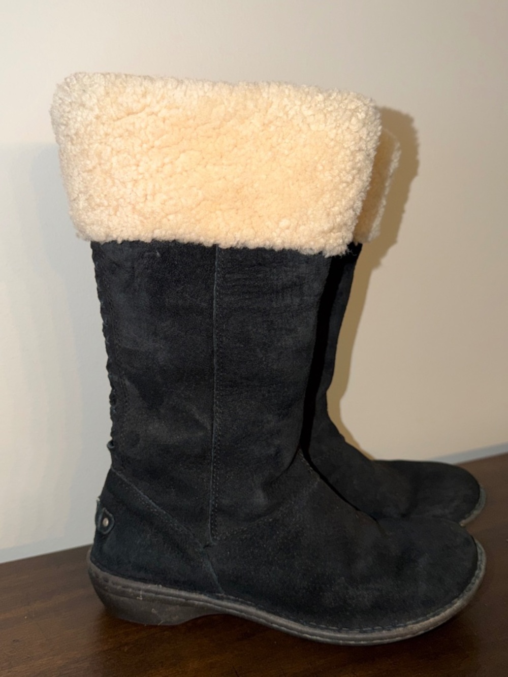 UGG Karyn Black Suede Sheepskin Boots US 7 Shearling Fur Cuff 1005449